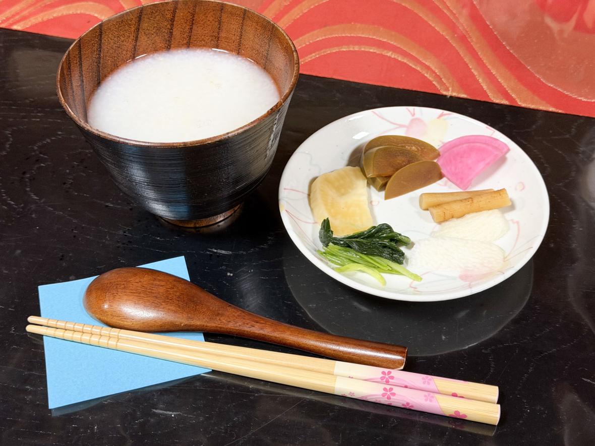 名古屋市中村区の願隆寺「精進モーニング」のお粥と漬物